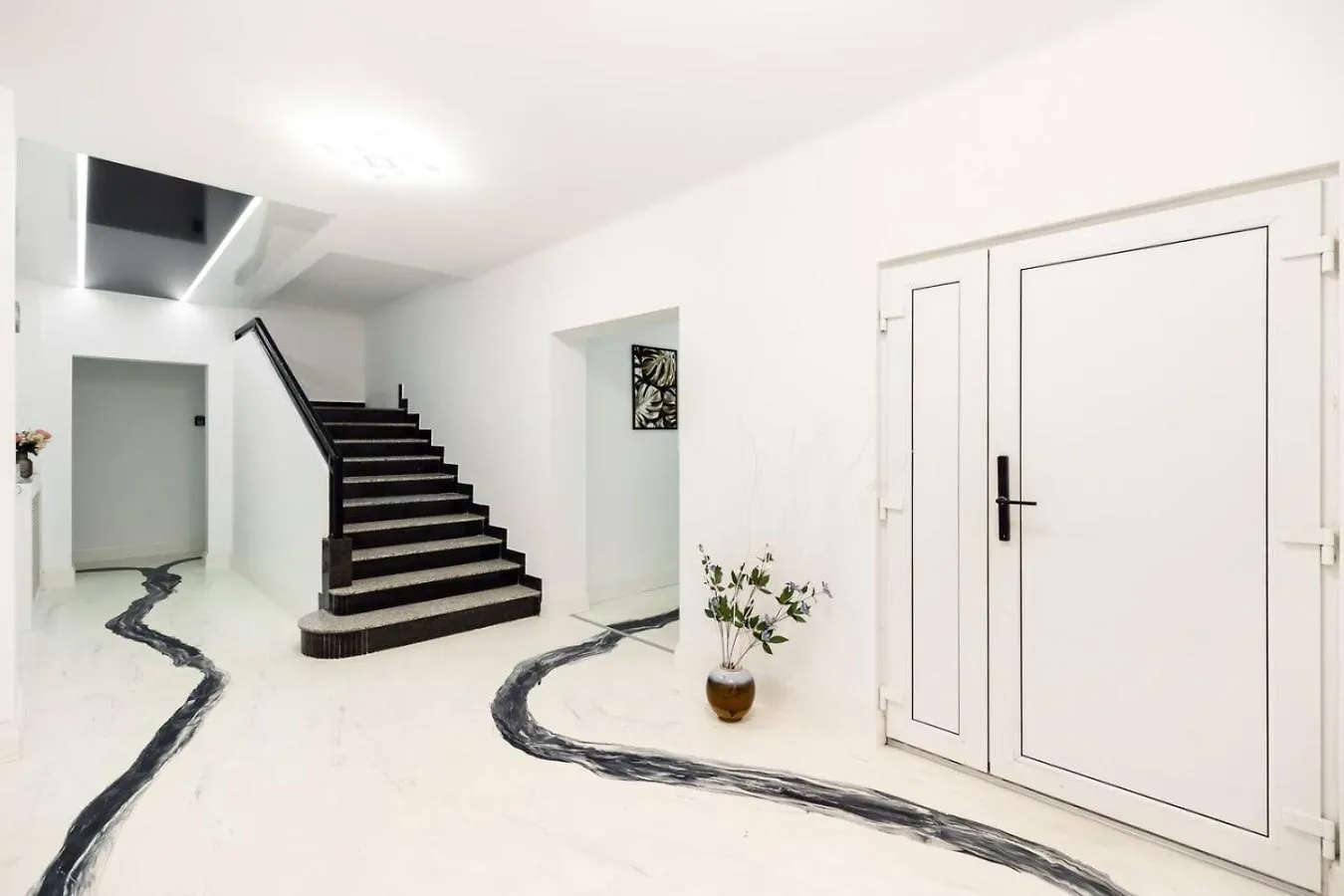 Apartment Bucharest Studio Wonderland Room