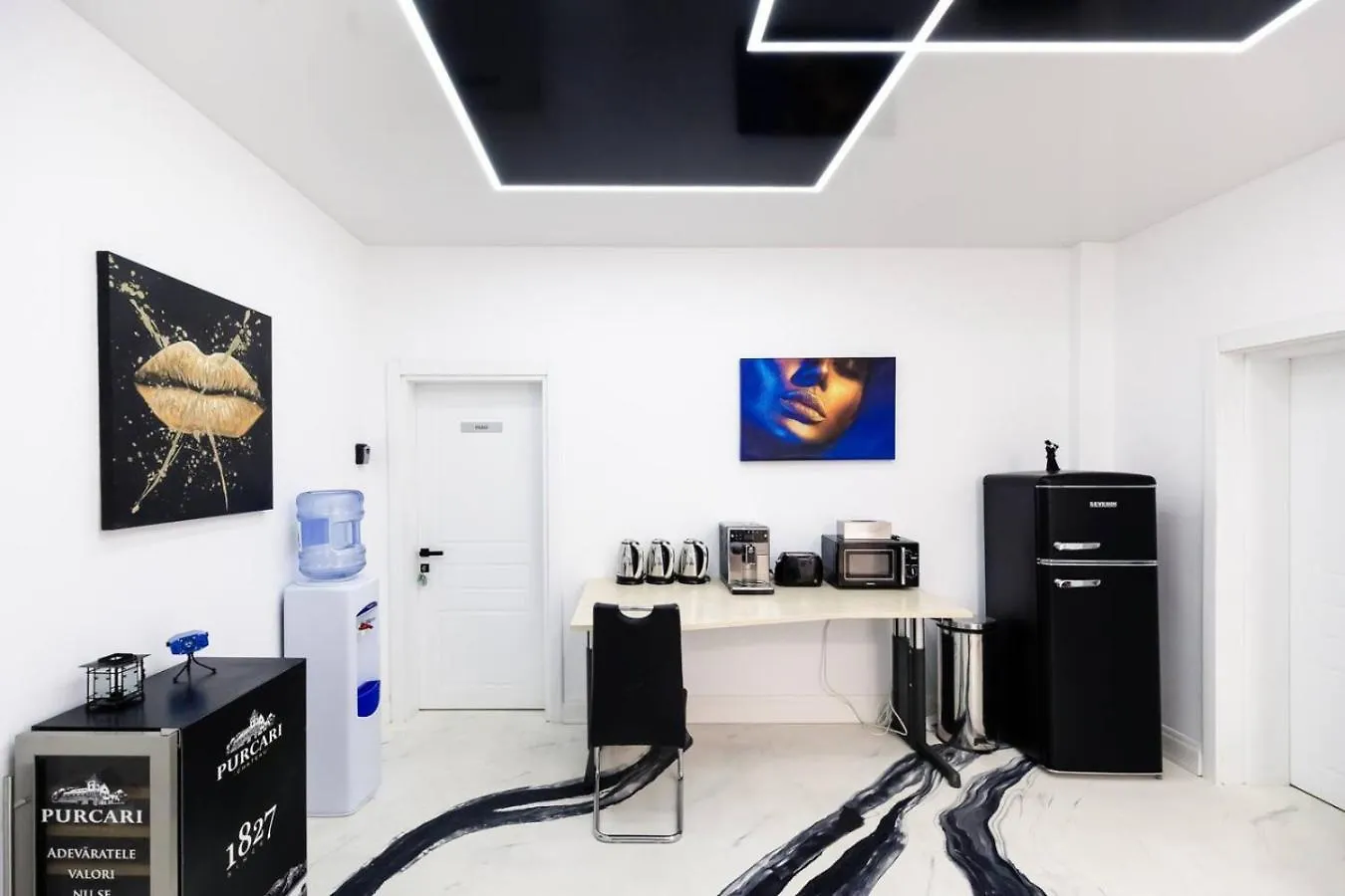 Bucharest Studio Wonderland Room