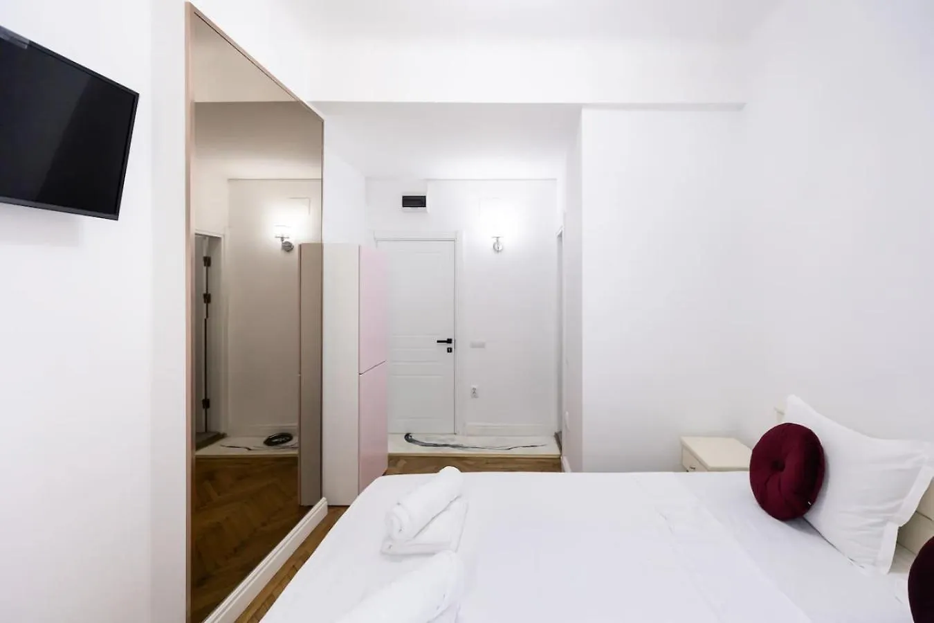 Bucharest Studio Wonderland Room 0*,  Romania